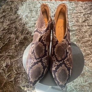 NWOT JESSICA SIMPSON LAYRA ANKLE BOOTIE